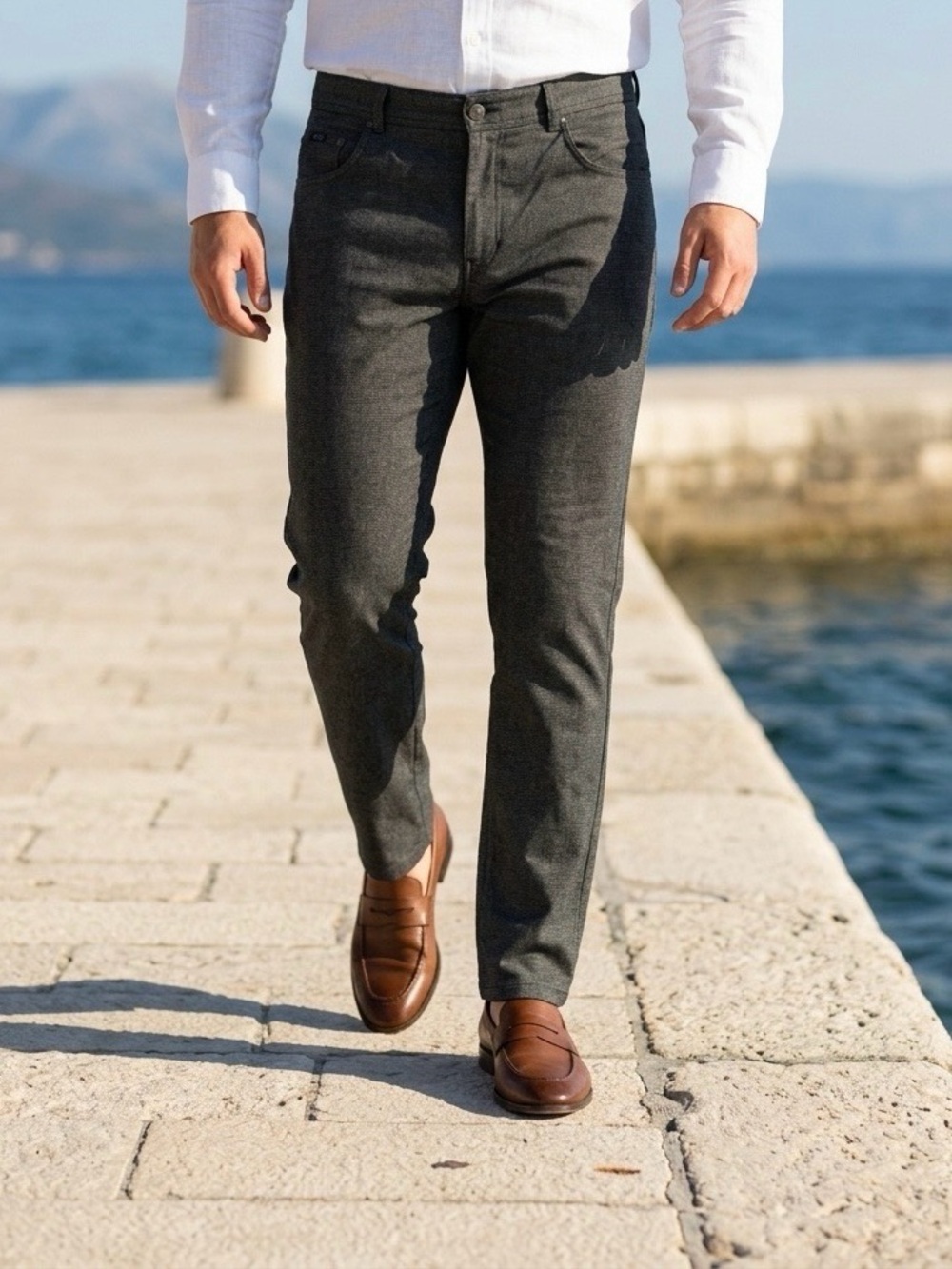 2353 - Brax Pant "Blue Lab" Cesar model trousers in a regular fit.